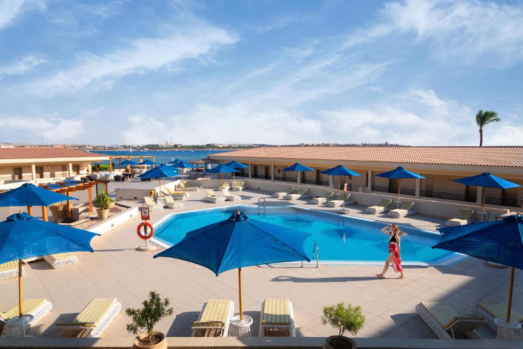 كليوباترا لاكشري مكادي