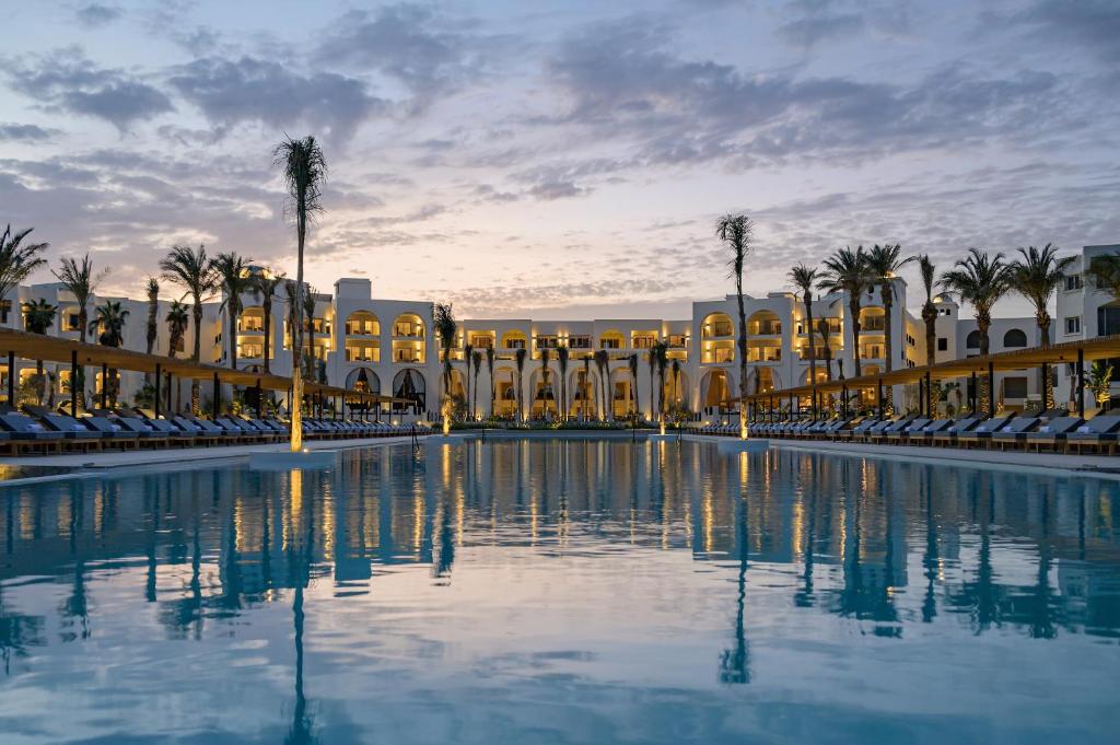 منتجع سيري بيتش